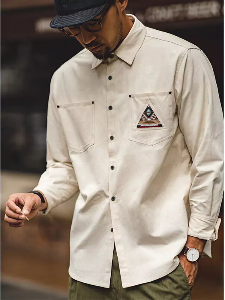 Camisa vintage de algodón blanco roto con patchwork de tótem nativo americano