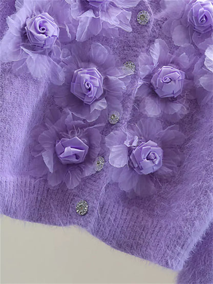 Suéter de mohair con cuello en V corto y diseño floral adornado