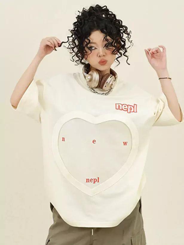 Bonita camiseta relajada de manga corta con patchwork de corazones