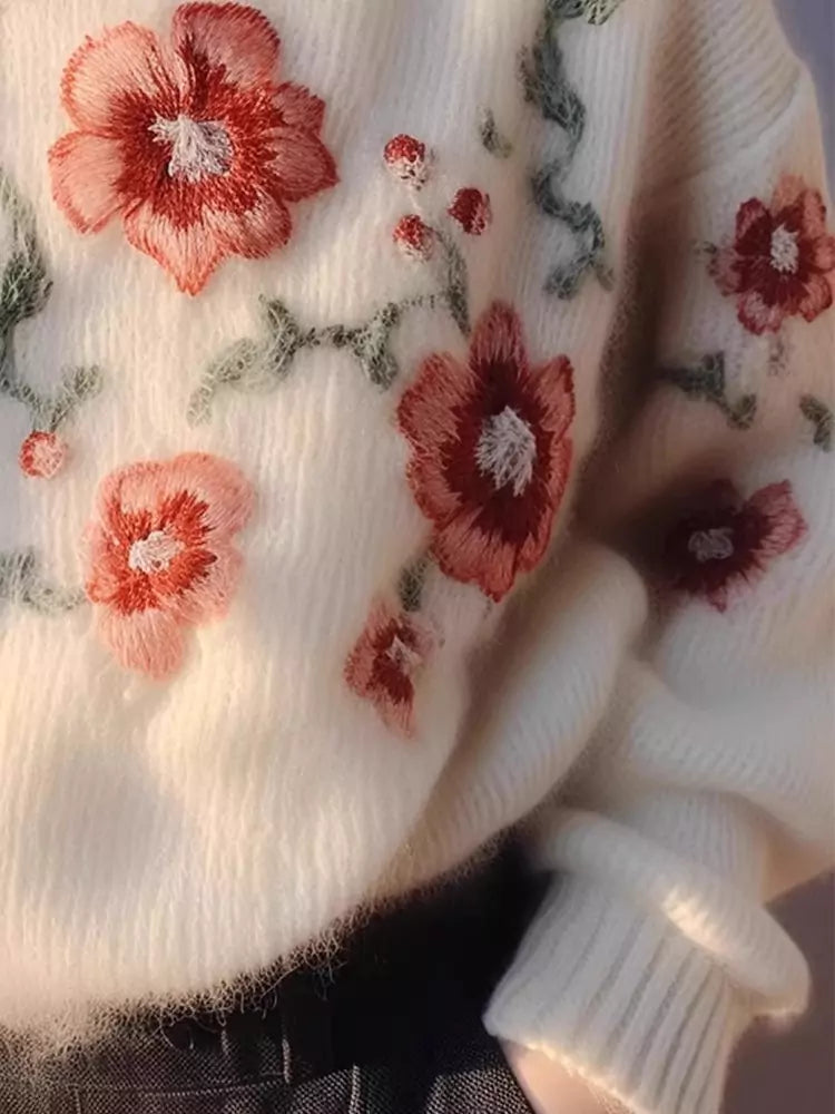 Feiner Strickpullover mit Blumenstickerei