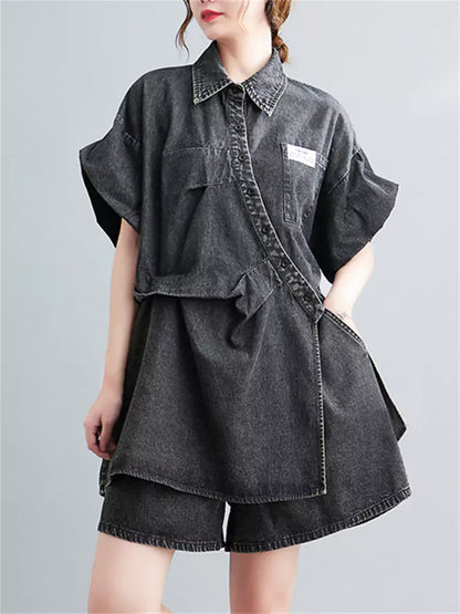 Conjunto de dos piezas de mezclilla negra: camisa holgada arrugada y pantalones cortos anchos