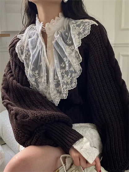 Suéter extragrande de punto trenzado con cuello distintivo