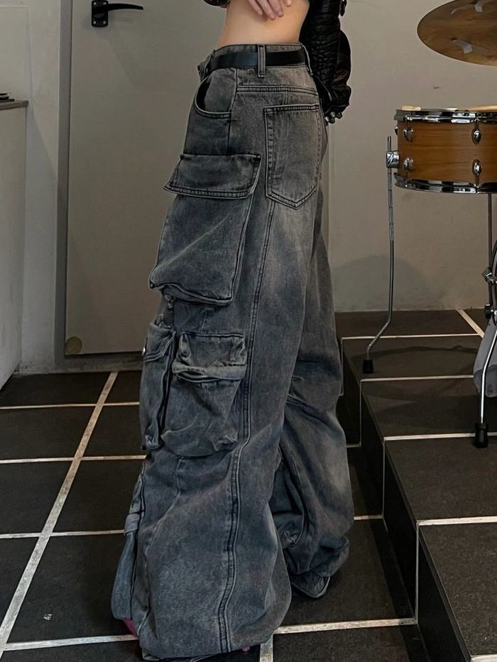 Schwarze Baggy-Cargo-Jeans mit vielen Taschen im Used-Look