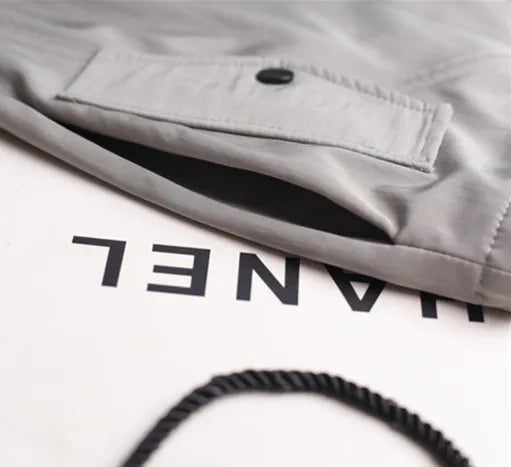 Cargohose mit weitem Bein und großem Bein, großen Taschen und Kordelzug