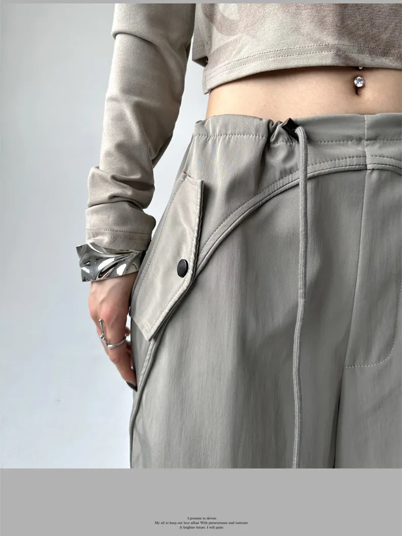 Cargohose mit weitem Bein und großem Bein, großen Taschen und Kordelzug