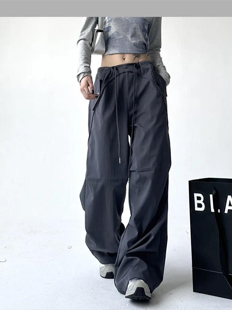 Cargohose mit weitem Bein und großem Bein, großen Taschen und Kordelzug