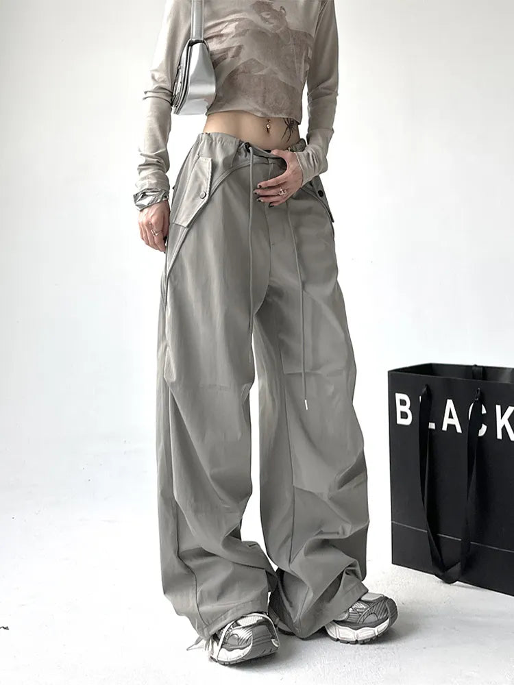 Cargohose mit weitem Bein und großem Bein, großen Taschen und Kordelzug