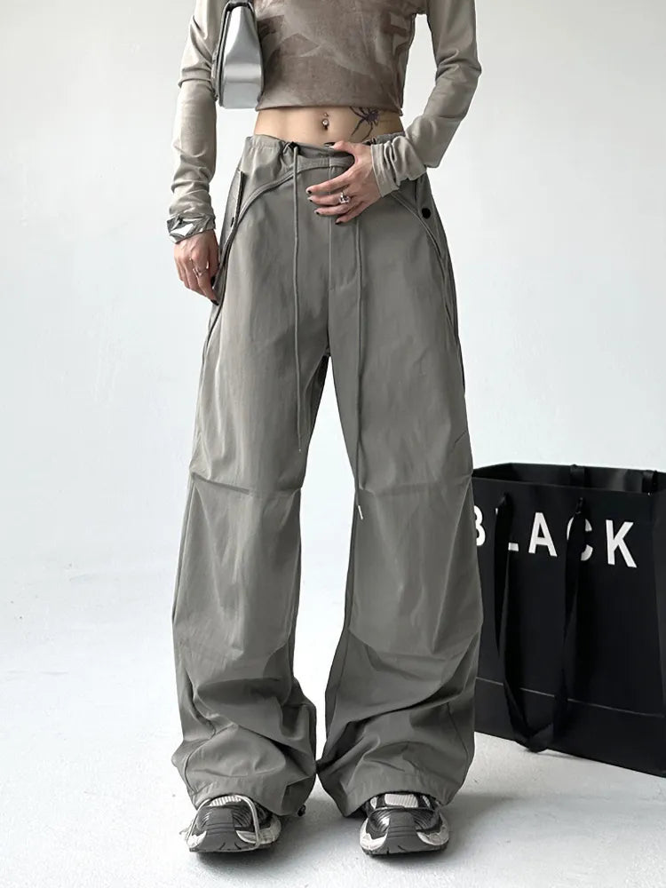 Cargohose mit weitem Bein und großem Bein, großen Taschen und Kordelzug
