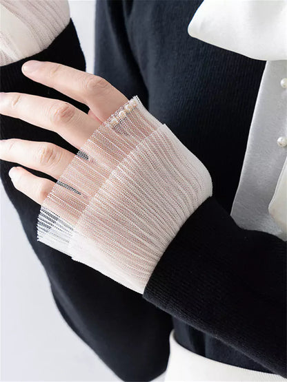 Elegantes schwarzes Stricktop mit Schleife