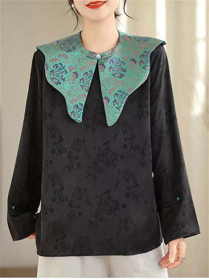 Elegantes, langärmeliges Hemd im chinesischen Jacquard-Stil mit drapierten Schultern.