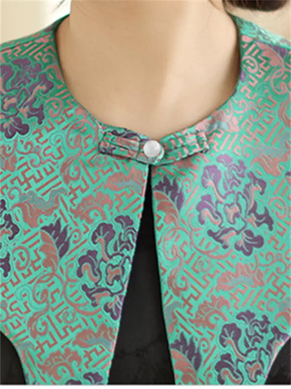 Elegantes, langärmeliges Hemd im chinesischen Jacquard-Stil mit drapierten Schultern.