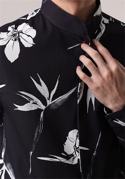 Locker geschnittenes Hemd mit Blumenmuster und Stehkragen