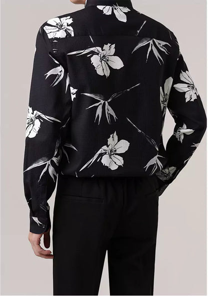 Locker geschnittenes Hemd mit Blumenmuster und Stehkragen