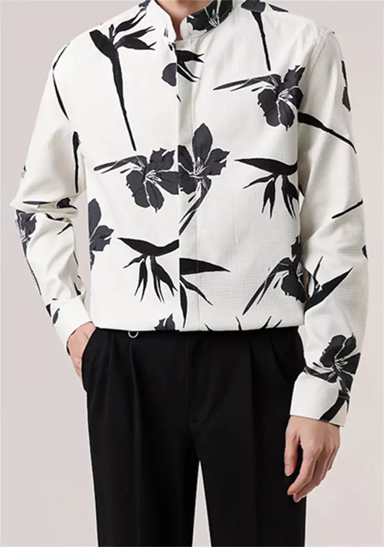 Camisa holgada con cuello alto y estampado floral