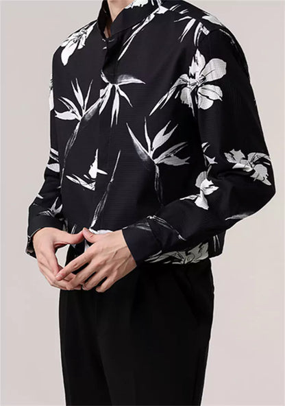 Locker geschnittenes Hemd mit Blumenmuster und Stehkragen