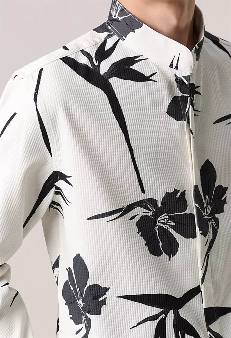Camisa holgada con cuello alto y estampado floral