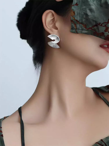 Einzigartige Statement-Ohrstecker aus französischem Origami-Silber