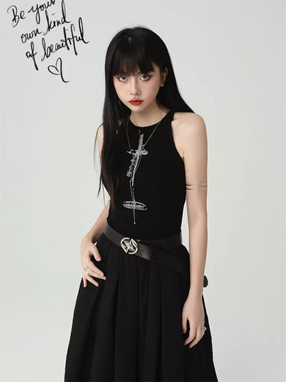 Vestido largo gótico negro con estampado de cruces, sin mangas y corte A