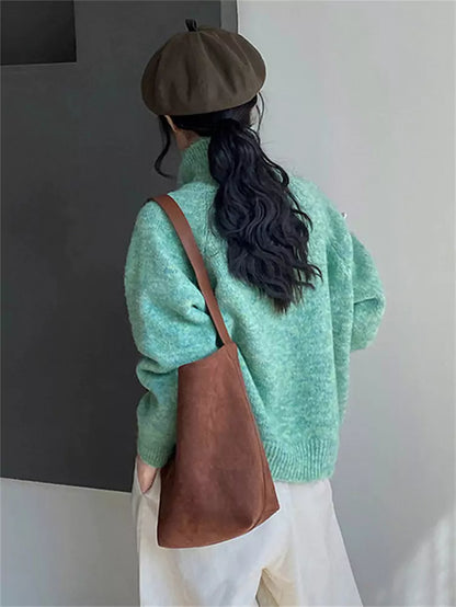 Cárdigan verde con cuello alto, acogedor y elegante