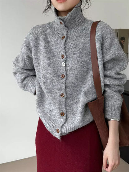 Cárdigan verde con cuello alto, acogedor y elegante