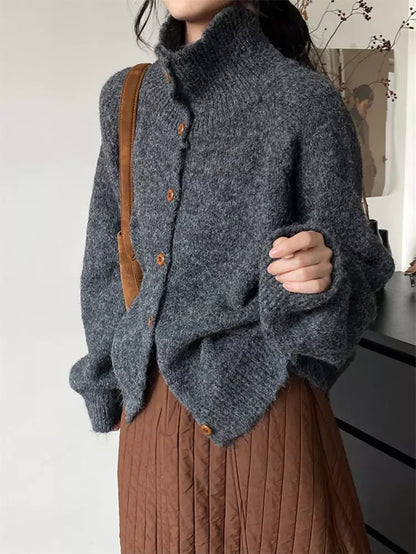 Cárdigan verde con cuello alto, acogedor y elegante