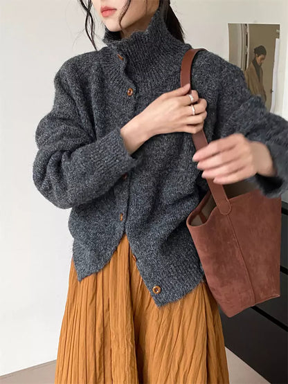 Cárdigan verde con cuello alto, acogedor y elegante