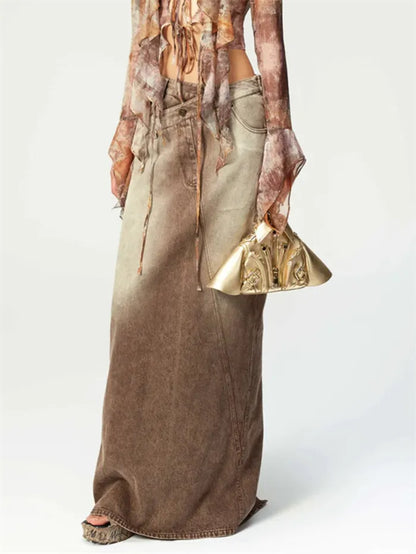 Grunge-Rock im Used-Look mit Batikmuster und asymmetrischem Bund