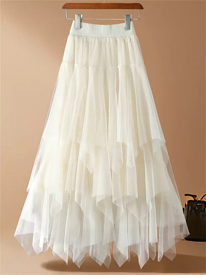 Hochtaillierter, asymmetrischer, gestufter A-Linien-Midirock aus Mesh mit ausgestelltem Rockrand