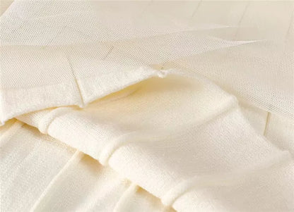 Hochtaillierter, asymmetrischer, gestufter A-Linien-Midirock aus Mesh mit ausgestelltem Rockrand