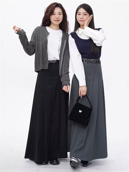 Hochtaillierter, plissierter A-Linien-Kostümrock