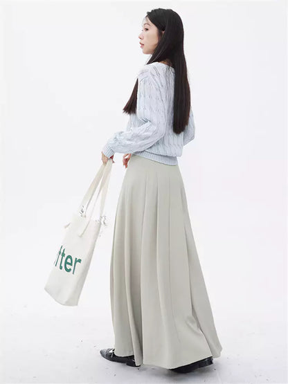 Hochtaillierter, plissierter A-Linien-Kostümrock