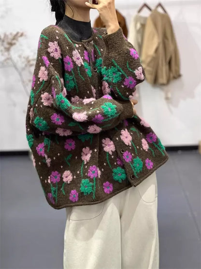 Cárdigan con bordado floral intrincado y cierre de un solo botón