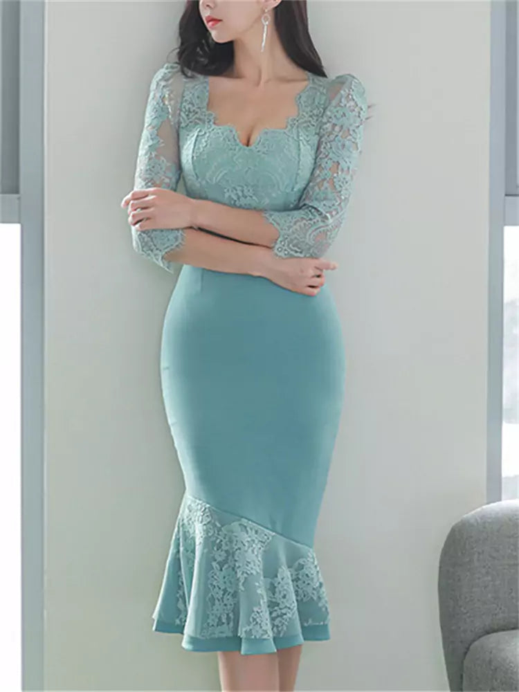 Meerjungfrauenkleid mit Dreiviertelärmeln und Spitzeneinsatz, schmaler Passform, Midilänge