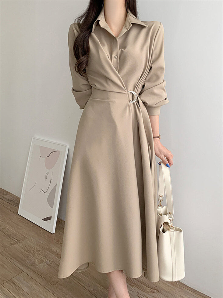 Einfarbiges Kleid mit Reverskragen und langen Ärmeln