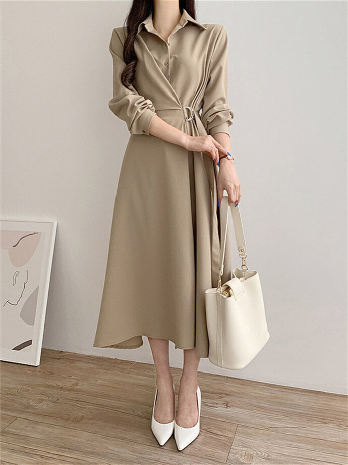 Einfarbiges Kleid mit Reverskragen und langen Ärmeln