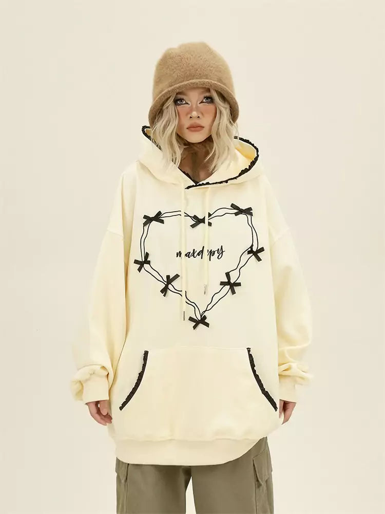 Niedlicher, kuscheliger und lockerer Herbst-Hoodie mit Schleifenherz.