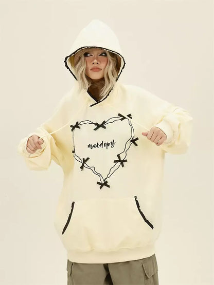 Bonita sudadera con capucha holgada y acogedora con lazo y corazón para otoño