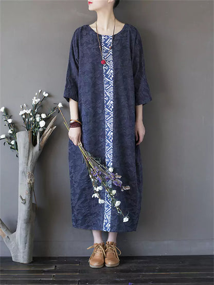 Locker geschnittenes, besticktes blaues Baumwoll-Leinen-Kleid