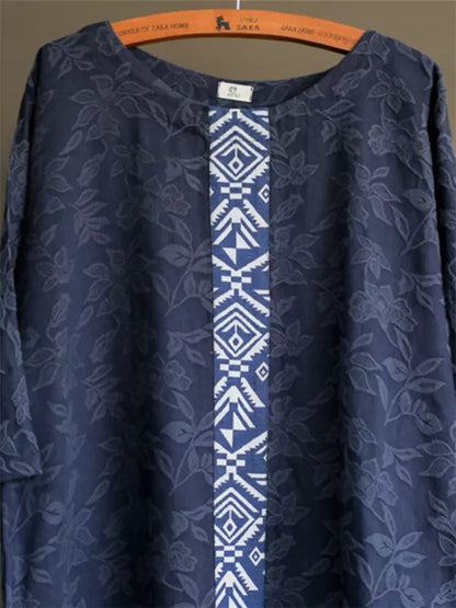 Locker geschnittenes, besticktes blaues Baumwoll-Leinen-Kleid