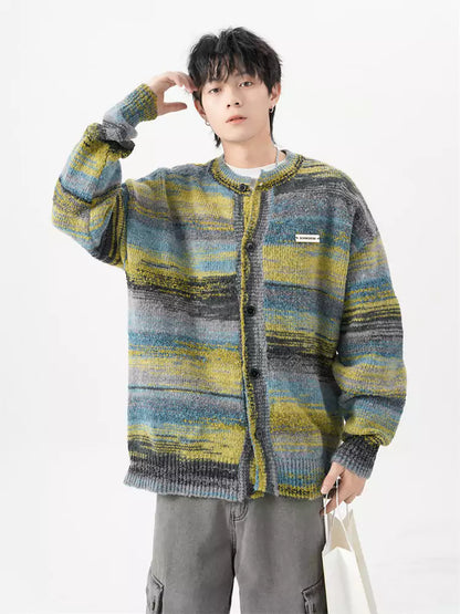 Lässige, trendige Strickjacke mit Ölfarben-Farbverlauf