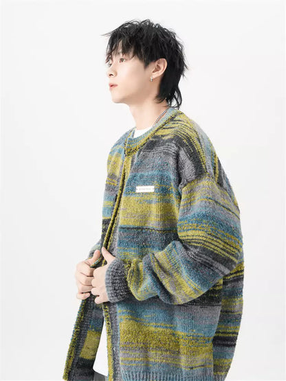 Lässige, trendige Strickjacke mit Ölfarben-Farbverlauf