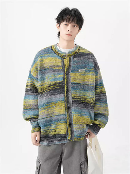 Lässige, trendige Strickjacke mit Ölfarben-Farbverlauf