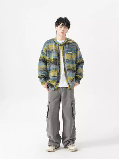 Lässige, trendige Strickjacke mit Ölfarben-Farbverlauf