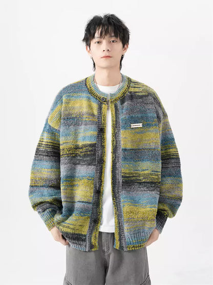 Lässige, trendige Strickjacke mit Ölfarben-Farbverlauf