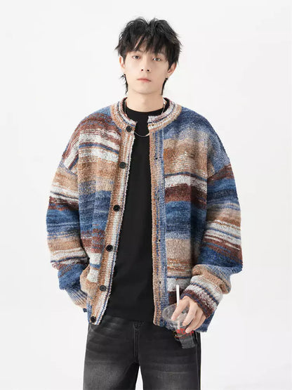 Lässige, trendige Strickjacke mit Ölfarben-Farbverlauf