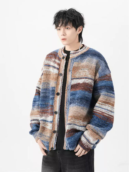 Lässige, trendige Strickjacke mit Ölfarben-Farbverlauf