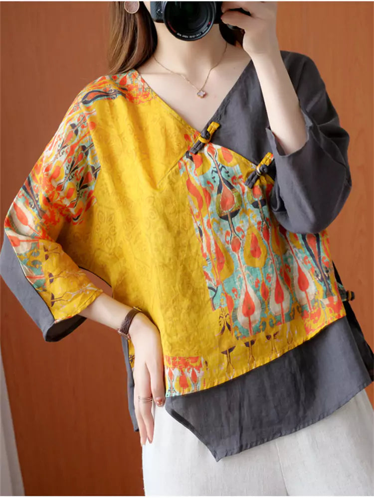 Blusa holgada de lino con cuello en V, botones chinos y patchwork asimétrico