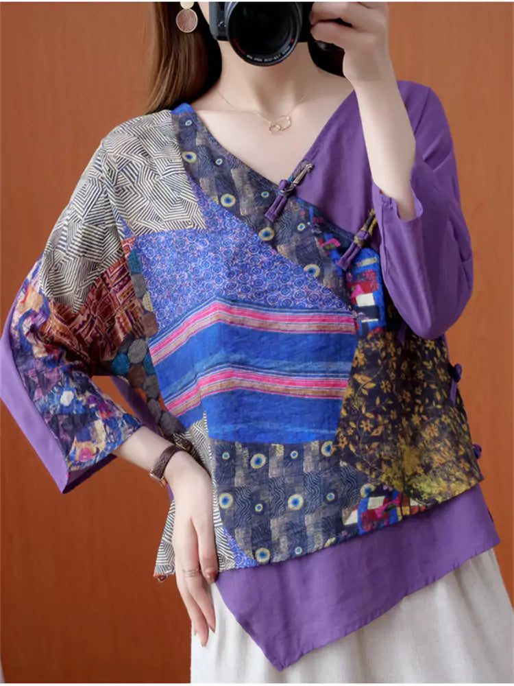 Blusa holgada de lino con cuello en V, botones chinos y patchwork asimétrico