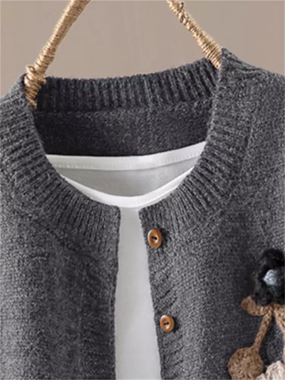 Kurze, lockere, schlichte, einreihige Strickweste mit Rundhalsausschnitt