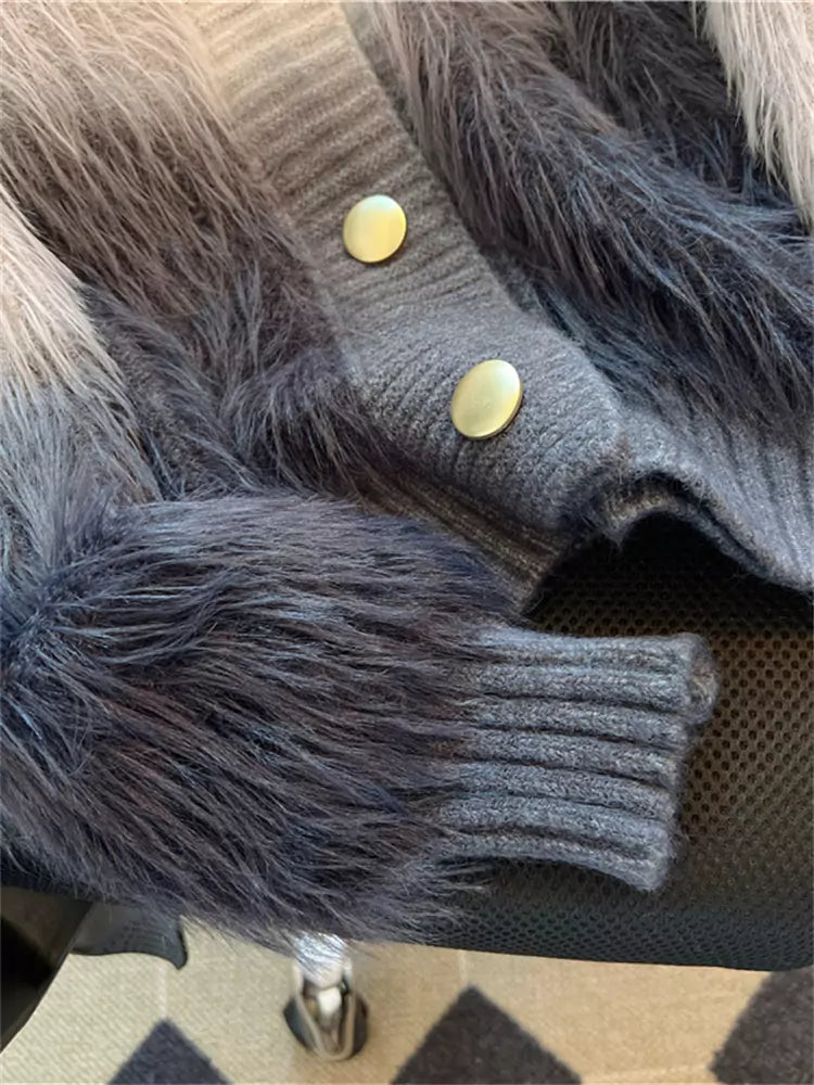 Cárdigan de punto con cuello alto y bloques de color elegantes con detalle de piel sintética de visón